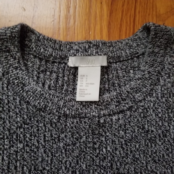 H&M Charcoal Ribbed Knit Sweater - Picture 3 of 6